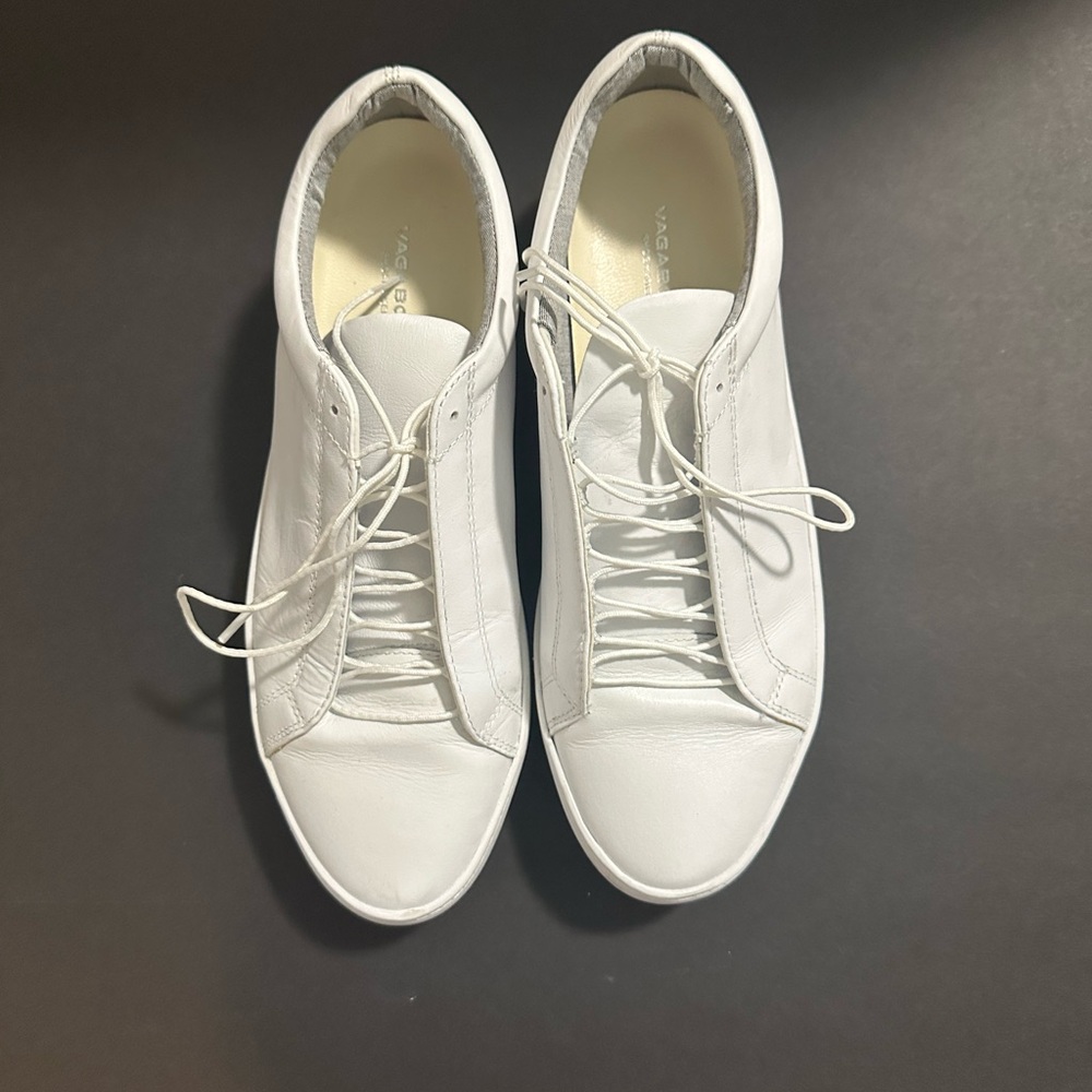 Go-to summer sneaker! Barely worn- in good condition